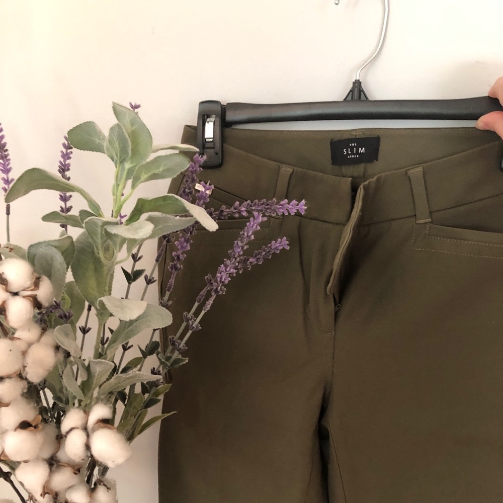 Whit house black market ankle slacks, size 0